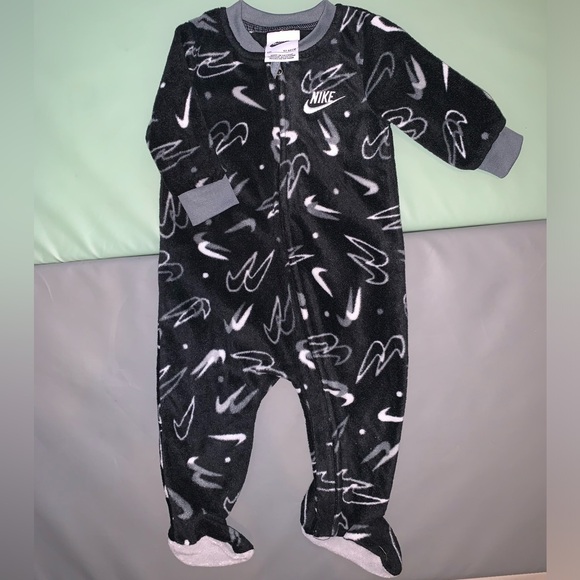 Baby NIKE - Picture 2 of 3